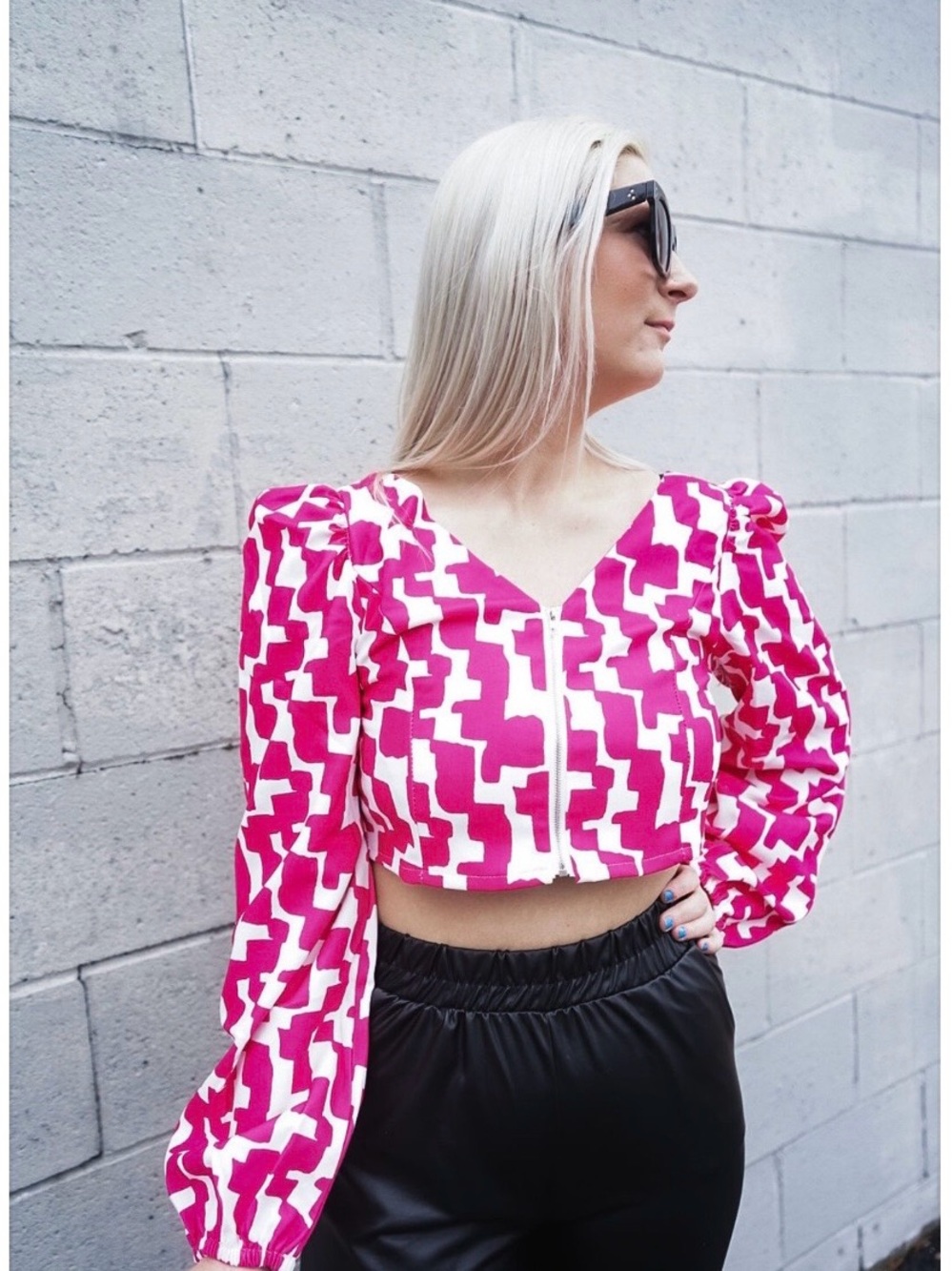 Women's Pink Geometric Zip-Front Crop Top